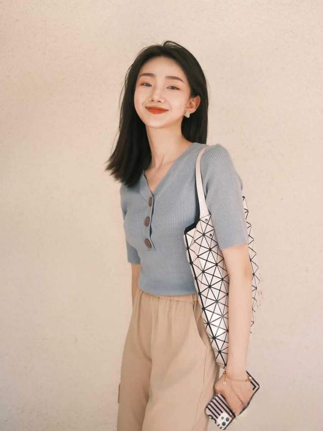 天生气质的女人：穿衣干净耐看，搭配简约优雅 穿搭 第4张