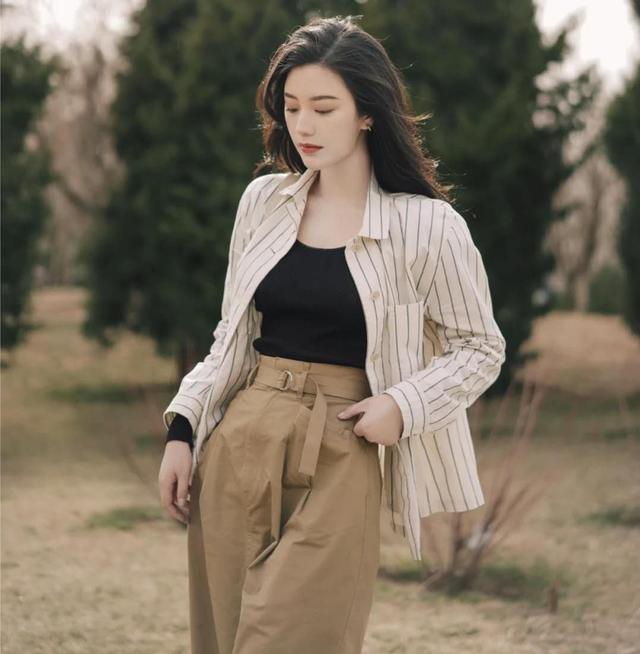 天生气质的女人：穿衣干净耐看，搭配简约优雅 穿搭 第6张