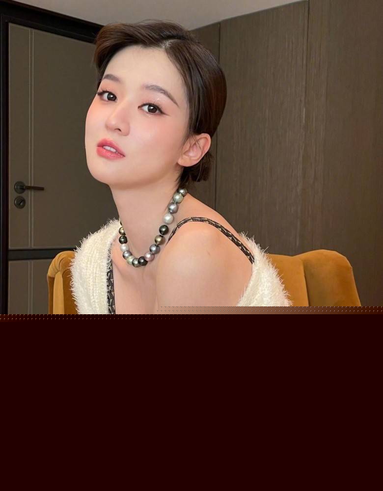 乔欣穿彩虹款无袖背心配高腰牛仔裤，超有范儿！ 时尚 第7张