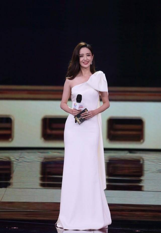 佟丽娅虞书欣穿同款印花装，2种搭配思路演绎不同风格美 时尚 第10张