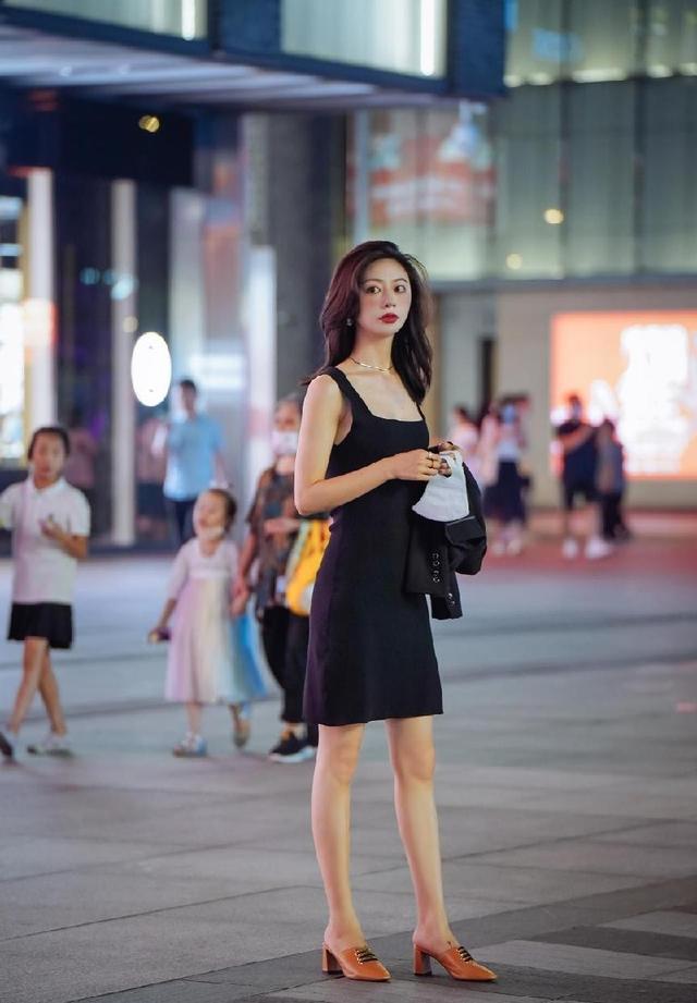 杭州街拍分享，温柔的女人穿复古风服装，气质很高级 街拍潮人 第2张
