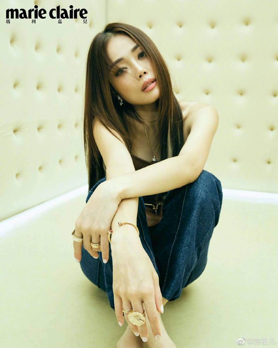 容祖儿最新时尚美图！肤如凝脂明艳妩媚性感 时尚 第1张