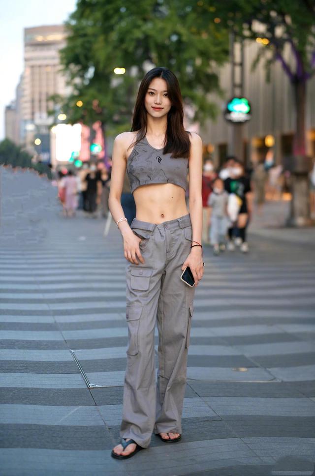 看街拍学穿衣：夏季10组“炫腹”穿搭 好看帅气又时髦 街拍 第3张
