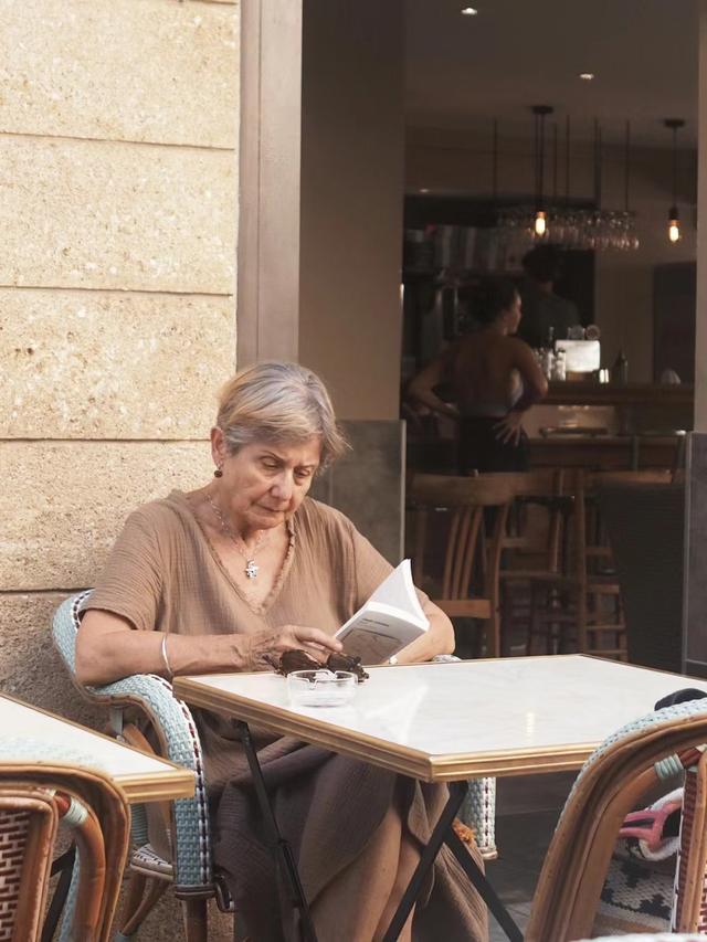 巴黎路人街拍：不扮嫩不硬凹人人都是主角，这样的穿衣打扮才高级 街拍 第5张