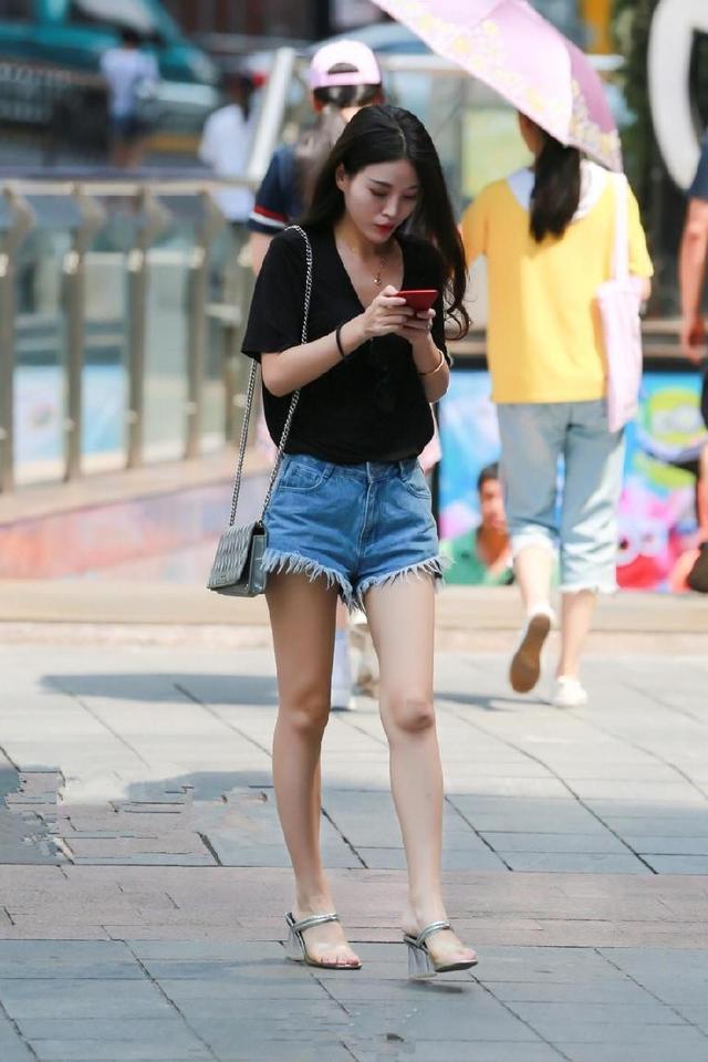 西安街拍：穿彩色短裤的女孩子各个都美得张扬自信 街拍 第7张