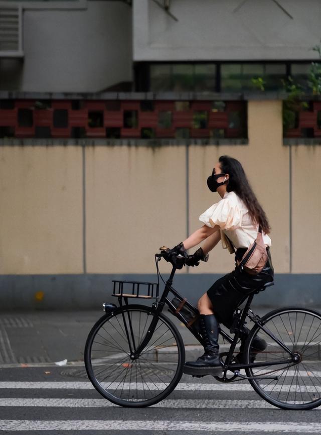 上海街拍穿搭分享，满大街复古穿搭，整个城市都变得高级了 街拍 第7张