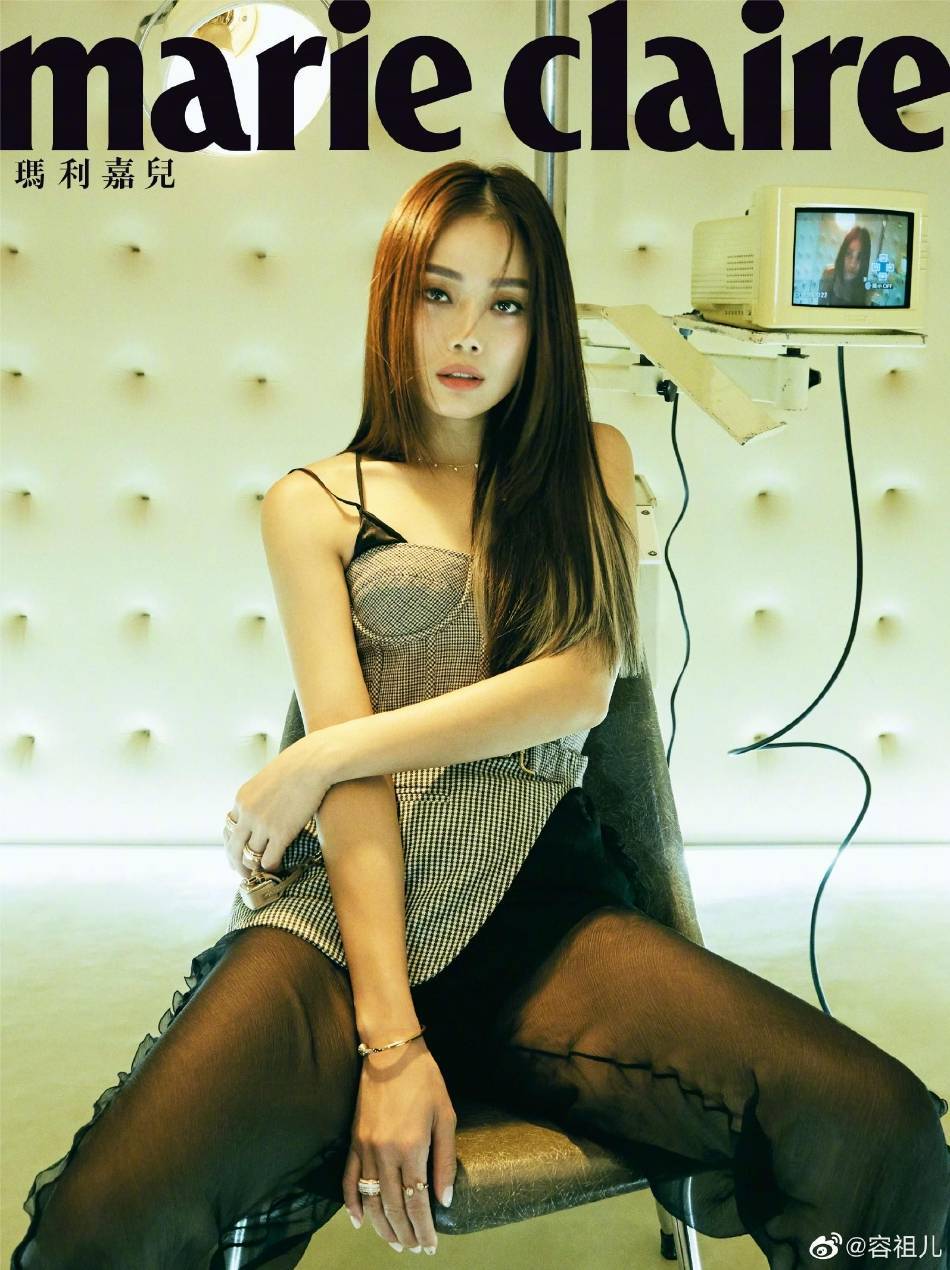 容祖儿最新时尚美图！肤如凝脂明艳妩媚性感 时尚 第2张