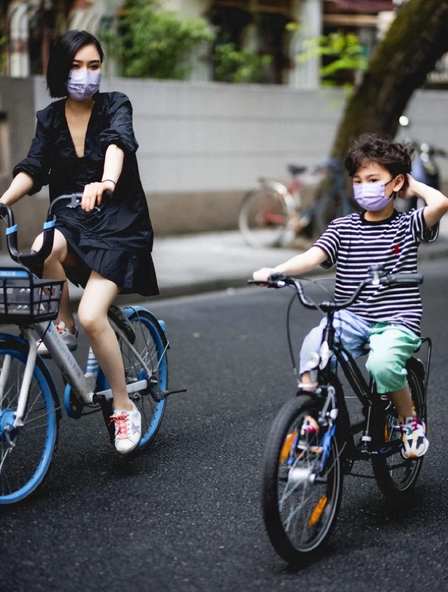 上海街拍穿搭分享，满大街复古穿搭，整个城市都变得高级了 街拍 第6张