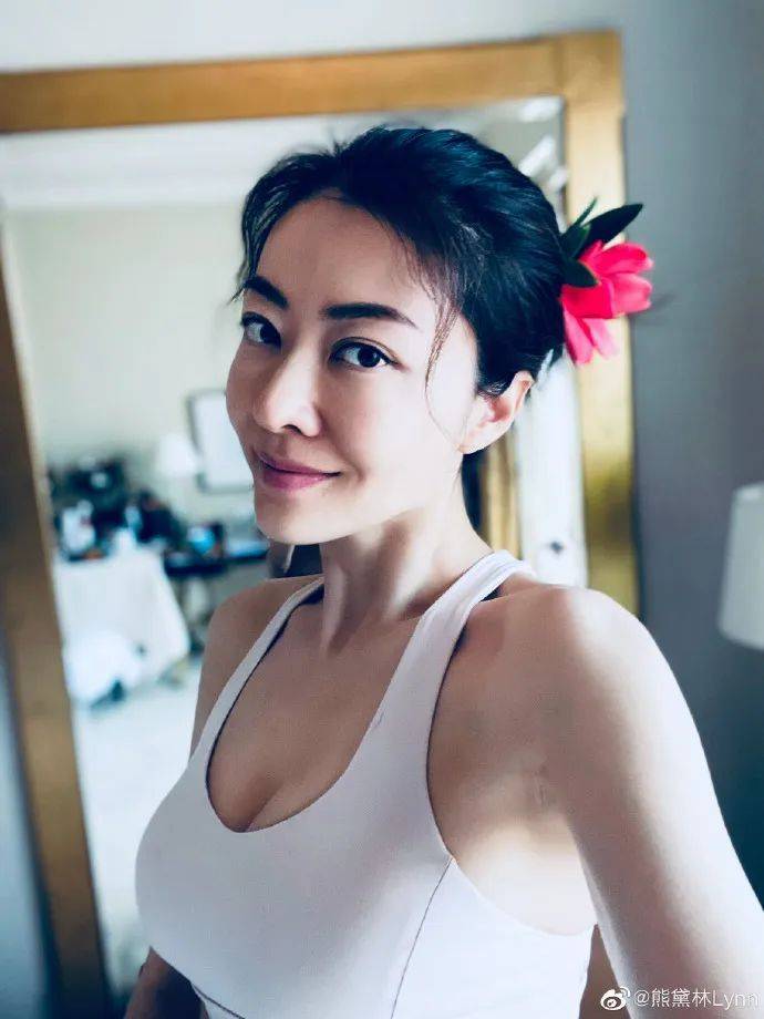 熊黛林穿运动背心大秀事业线和美腿！魔鬼身材性感火辣 时尚 第4张