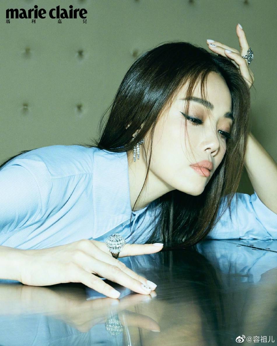 容祖儿最新时尚美图！肤如凝脂明艳妩媚性感 时尚 第6张