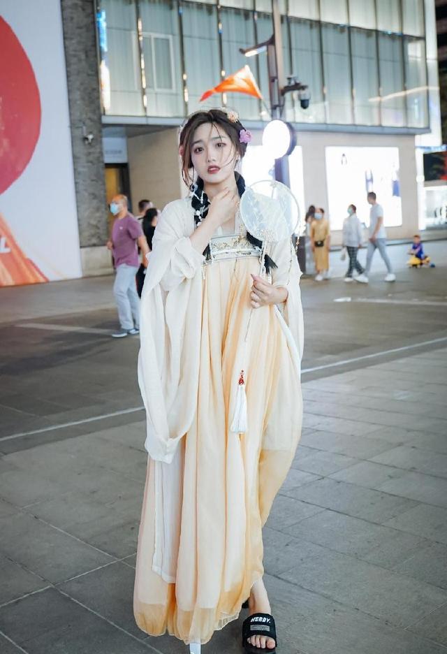 杭州街拍分享，温柔的女人穿复古风服装，气质很高级 街拍 第6张