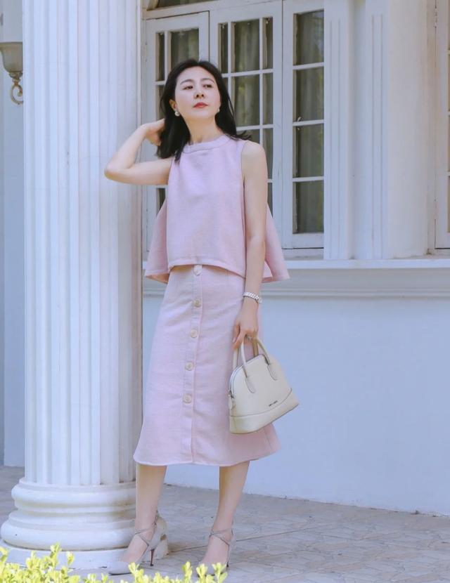 中年女人要分清“减龄”和“扮嫩”，掌握这些穿衣分寸才高级 穿搭 第1张