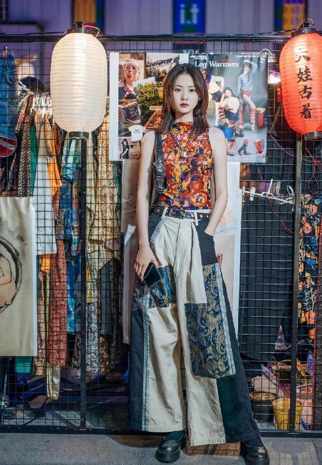 杭州街拍分享，温柔的女人穿复古风服装，气质很高级 街拍 第3张