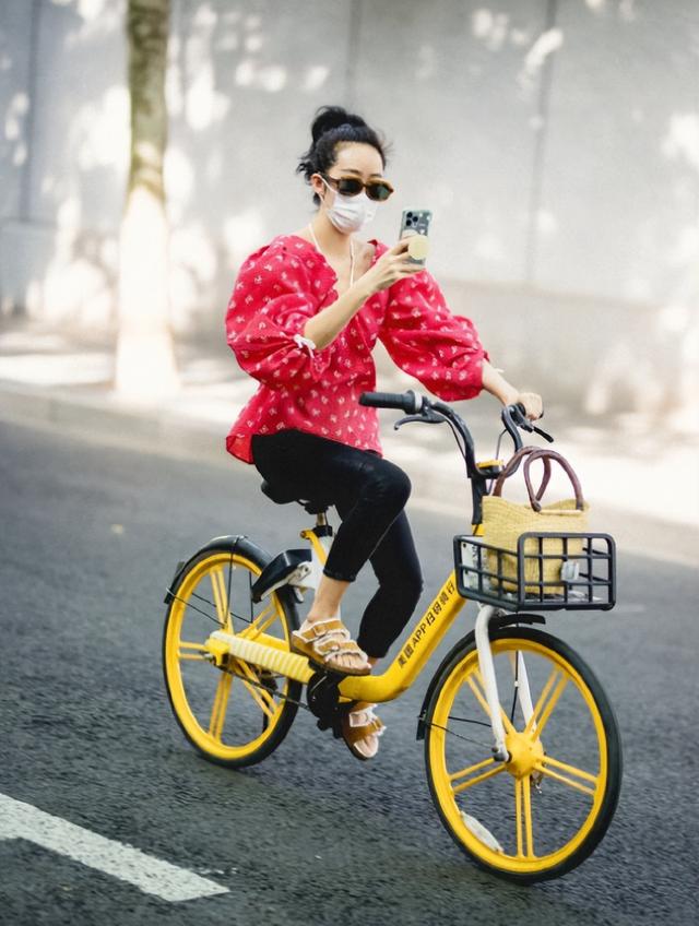 上海街拍穿搭分享，满大街复古穿搭，整个城市都变得高级了 街拍 第1张