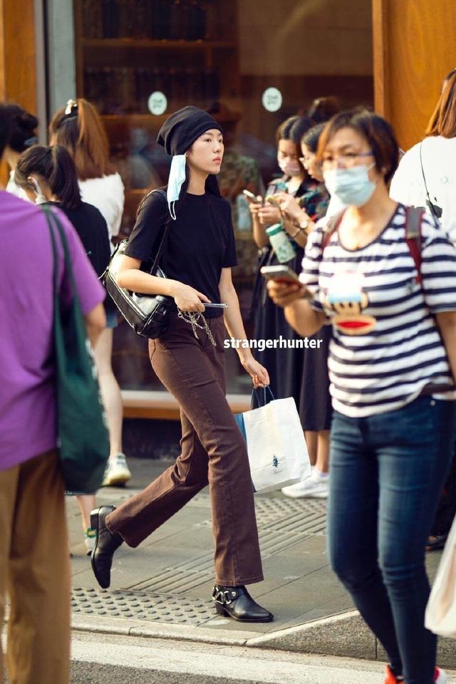 夏日穿搭如何美成“风景”？跟着上海街拍学搭配，轻松美出新高度 街拍 第11张