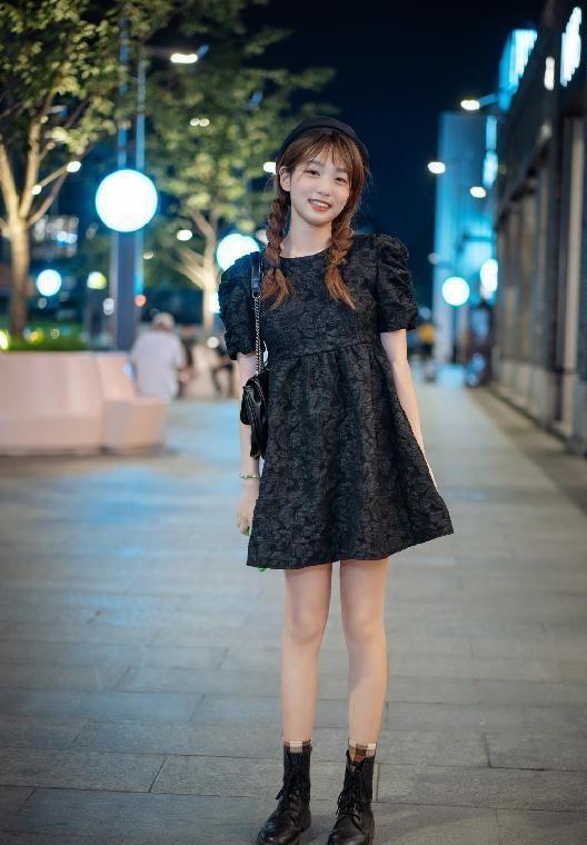 杭州街拍分享，温柔的女人穿复古风服装，气质很高级 街拍 第1张