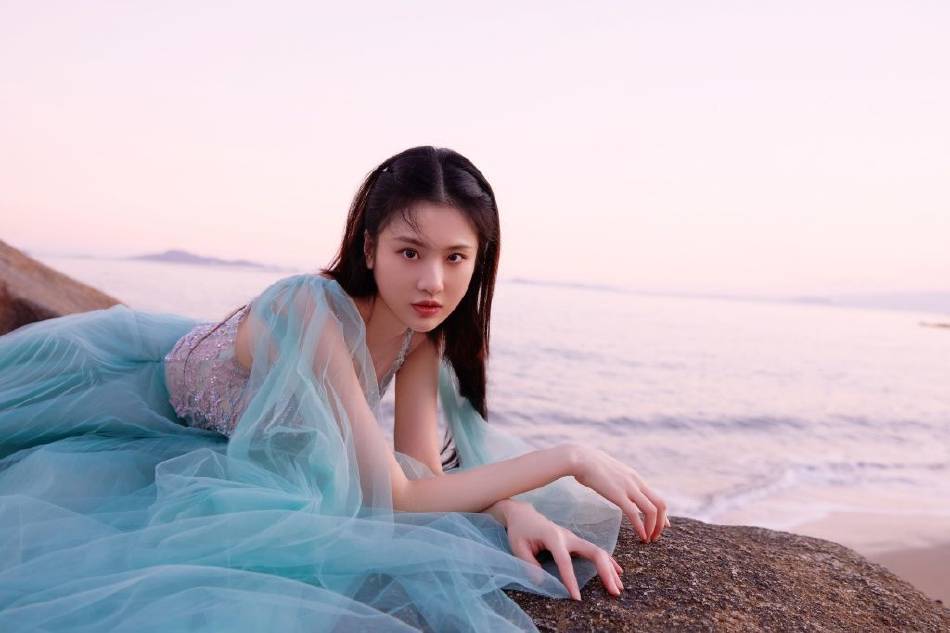 杨颖柳岩关晓彤钟楚曦王楚然红毯争艳！众多美女性感火辣 时尚 第18张