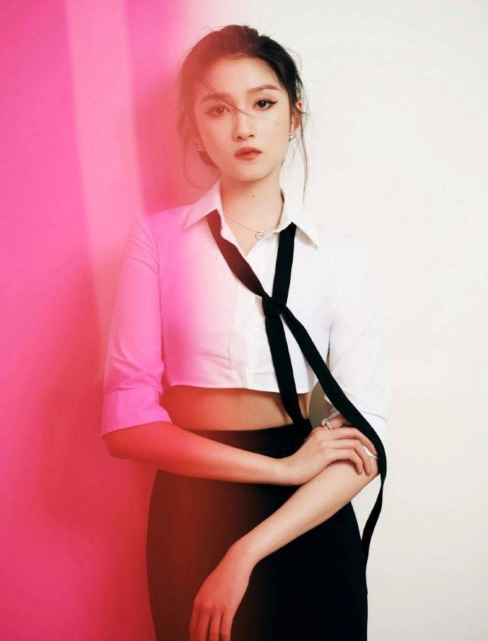 杨颖柳岩关晓彤钟楚曦王楚然红毯争艳！众多美女性感火辣 时尚 第4张