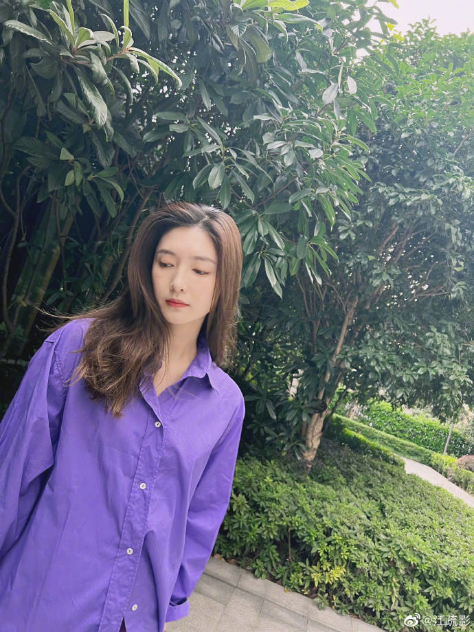 江疏影发多组靓丽写真！长发飘逸美得令人窒息 时尚 第5张