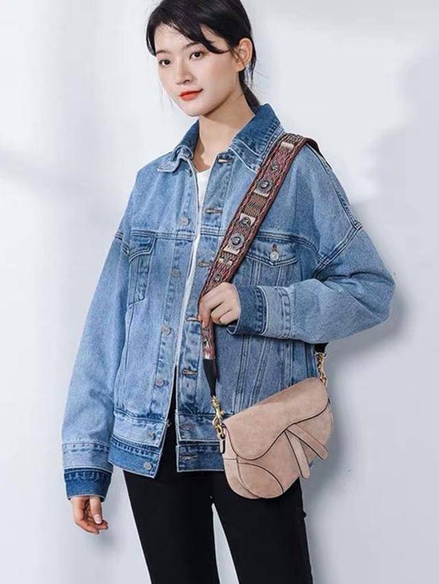 不同花样宽肩带，拯救单调斜挎包，百搭不挑人，背在身上时髦有型 穿搭技巧 第3张