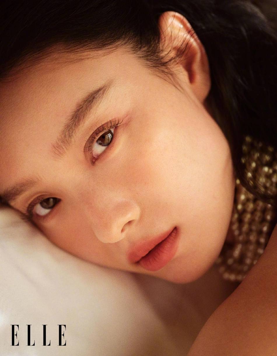 倪妮穿短裙大秀白皙长腿！身材性感柔美动人 时尚 第2张