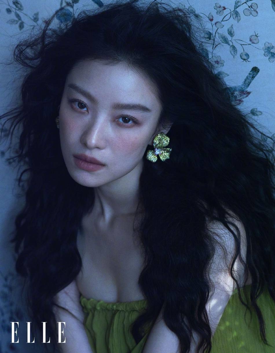 倪妮穿短裙大秀白皙长腿！身材性感柔美动人 时尚 第5张