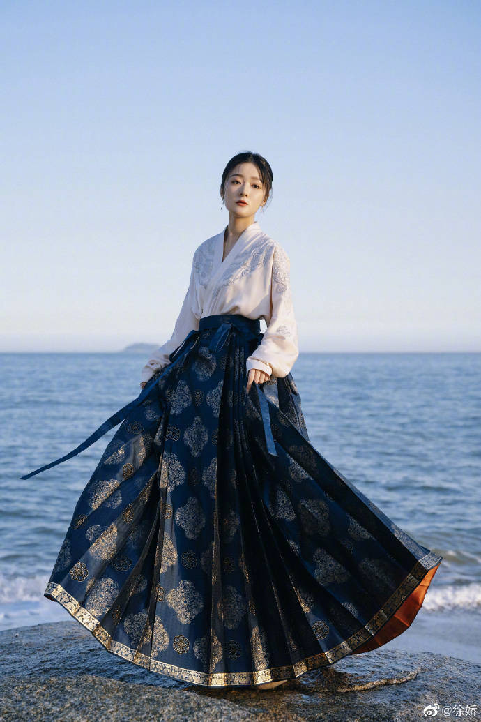 杨颖柳岩关晓彤钟楚曦王楚然红毯争艳！众多美女性感火辣 时尚 第13张