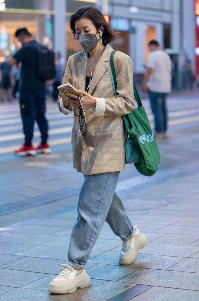 香港街拍：阔腿裤穿搭时尚又有气质，普通人也能穿的很好看 街拍潮人 第1张